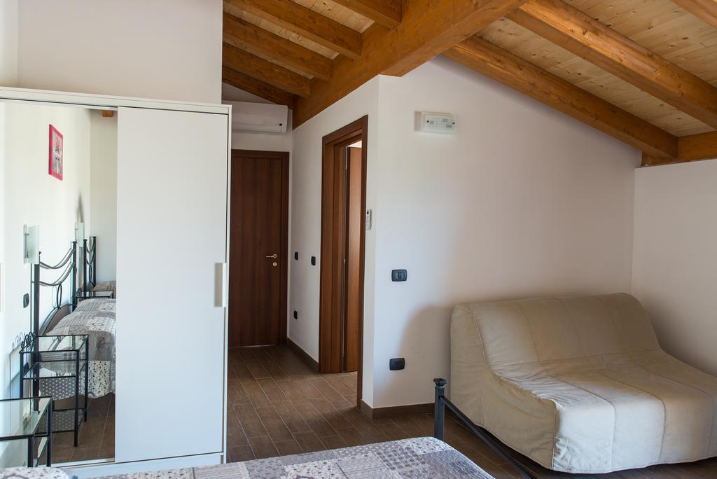 Agriturismo Chesini كاستلْنْيوفو ديل غارد المظهر الخارجي الصورة